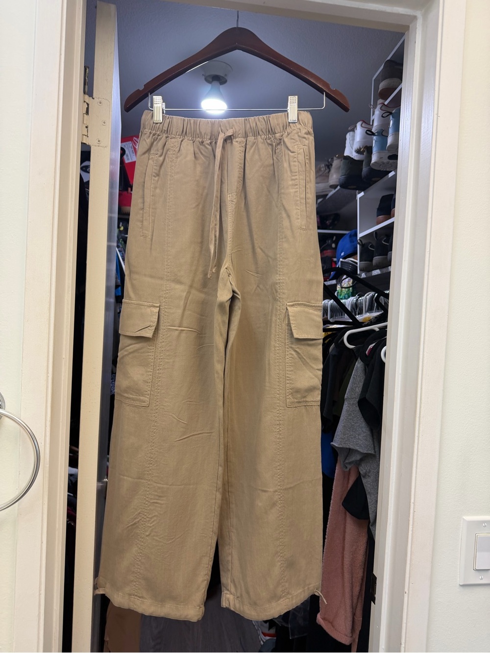 Splendid Beige Wide-Leg Cropped Cargo Pants